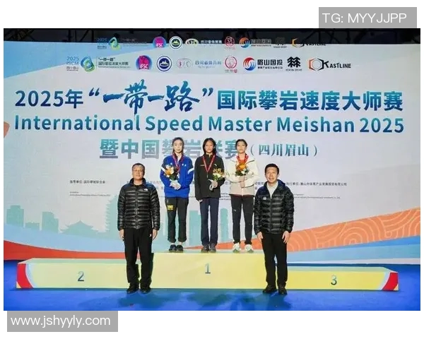 全国街舞大赛特别报道：重庆攀岩队如何在舞台上展现拼搏精神与团队力量