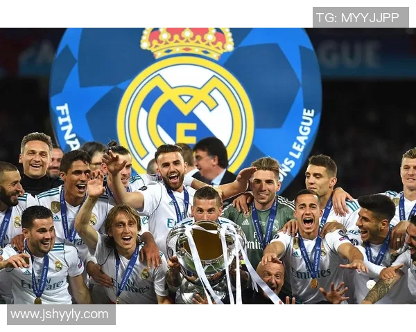 足球明星超长拼图图片展现球场传奇瞬间与辉煌时刻的完美结合 足球明星超长拼图图片展现球场传奇瞬间与辉煌时刻的完美结合